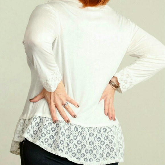 ➕ LOVE Crochet Hem Blouse - Picture 3 of 3